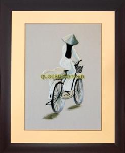 Nữ sinh đạp xe đen trắng - R-017